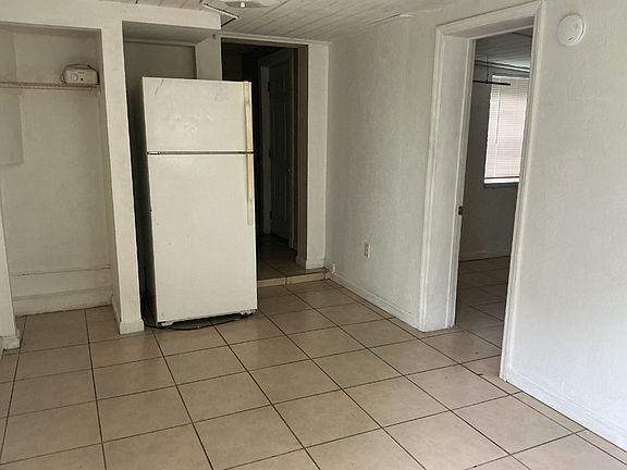 4th image of 2529 Tanglewood St APT 3