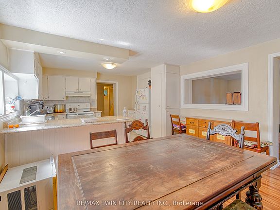 3rd image of 13 Brooklyne Rd