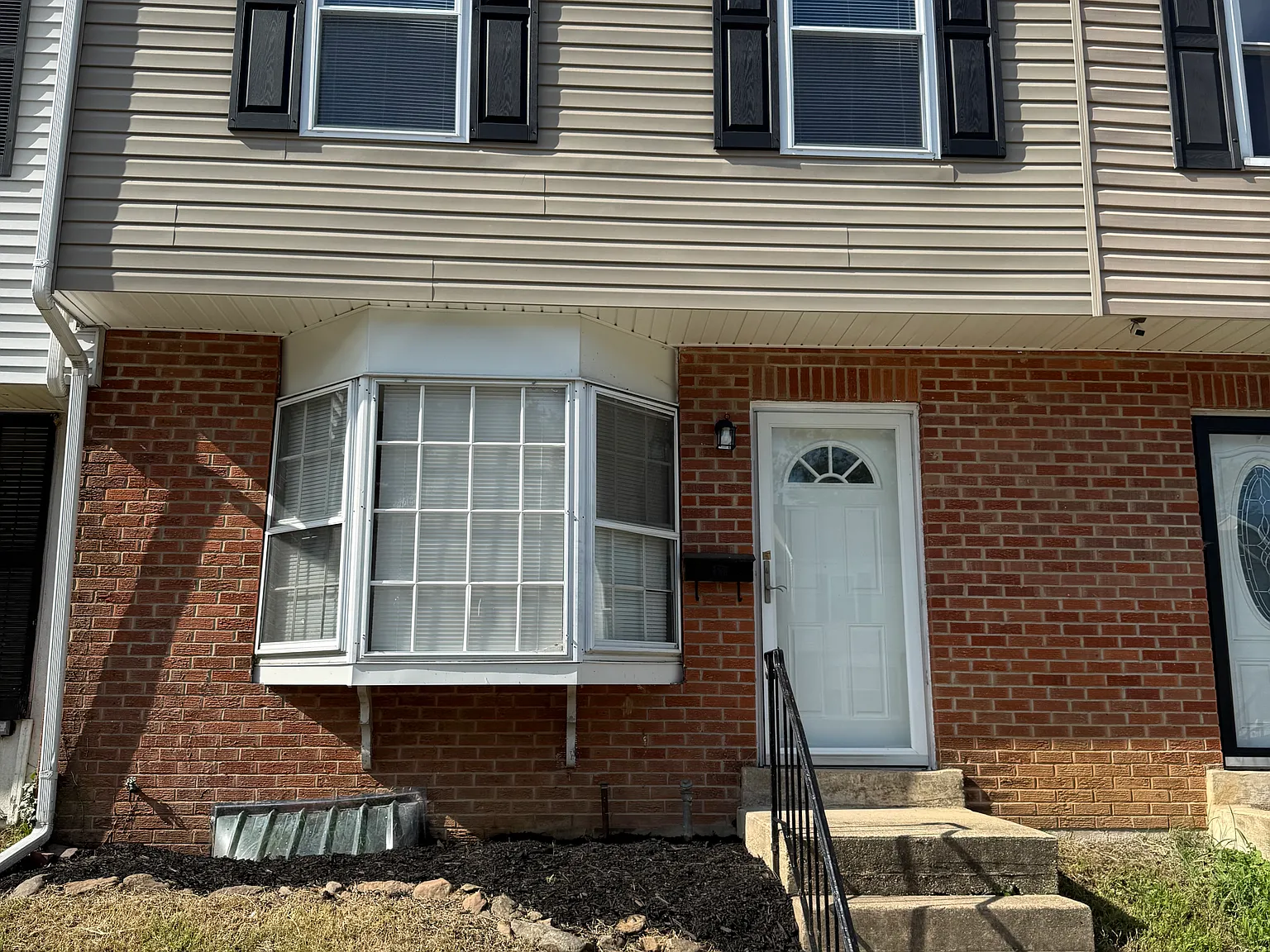 3 bed, 1200 sqft, $1,950 — Photo 1