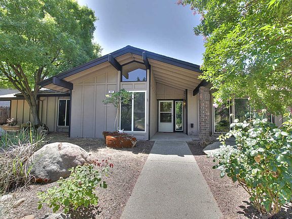 3rd image of 387 E Everglade Ave