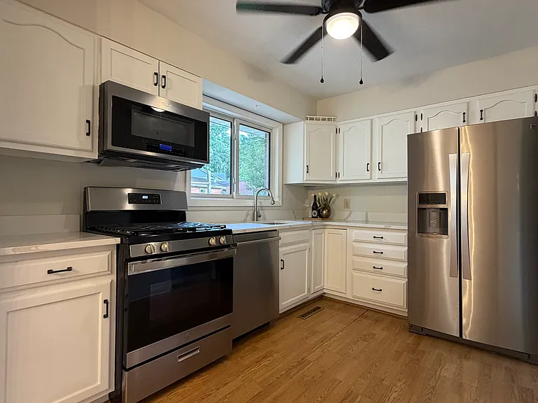 464 Quan Ave — Photo 7