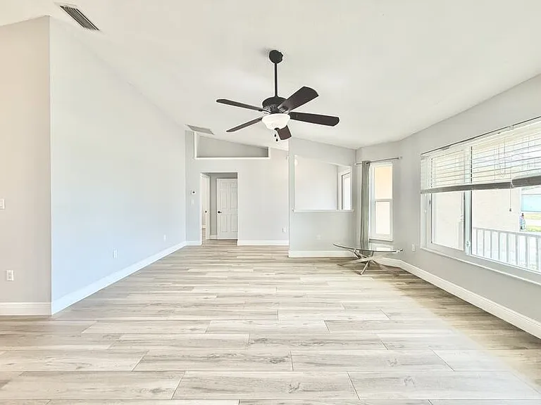 22148 Lockport Ave — Photo 27