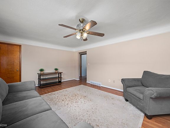 5th image of 14931 Drake Rd