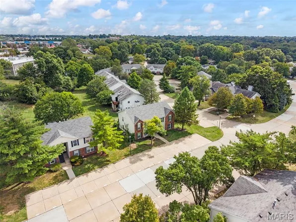 1504 Surrey Ln #C, Saint Charles, MO 63304