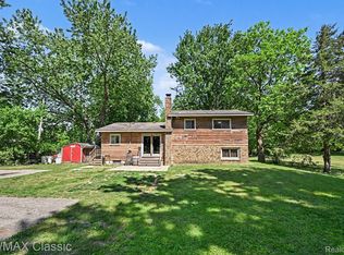 2071 S Milford Rd, Highland, MI 48357