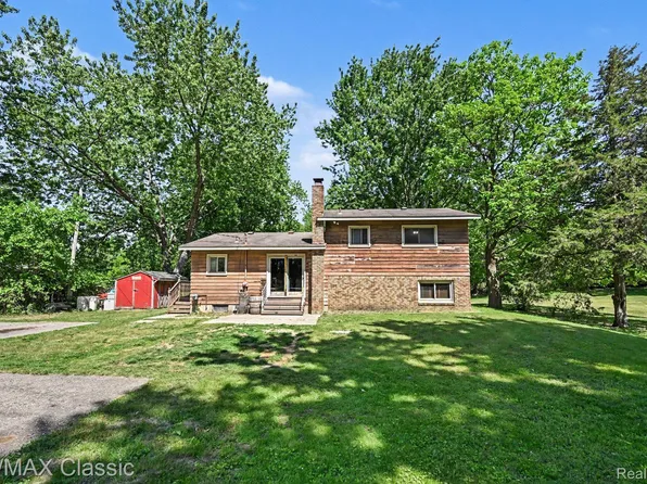 2071 S Milford Rd, Highland, MI 48357