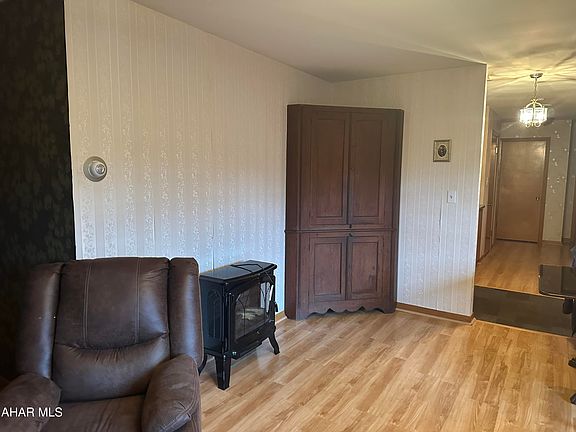 5th image of 311 Aldrich Ave