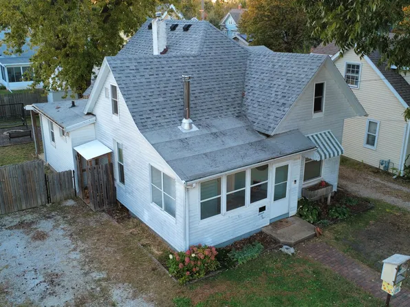 1105 S Lee St, Bloomington, IL 61701
