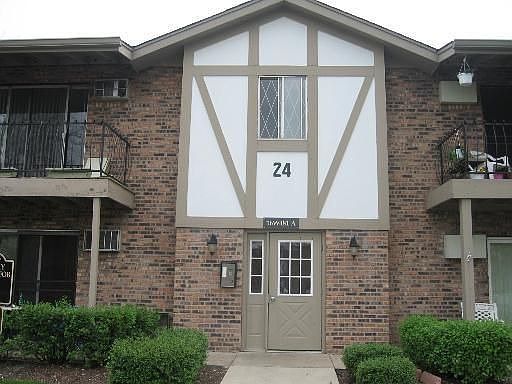 1st image of 16W481 Lake Dr APT 201