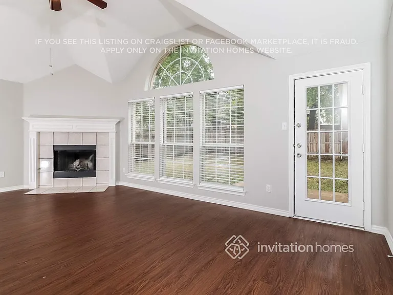 1617 Churchill Ln — Photo 9