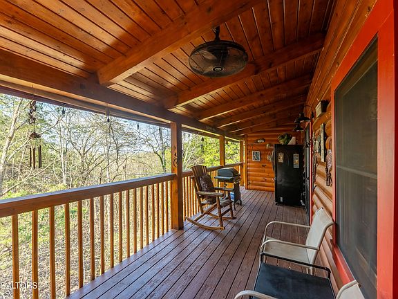 4th image of 1074 Willard Way