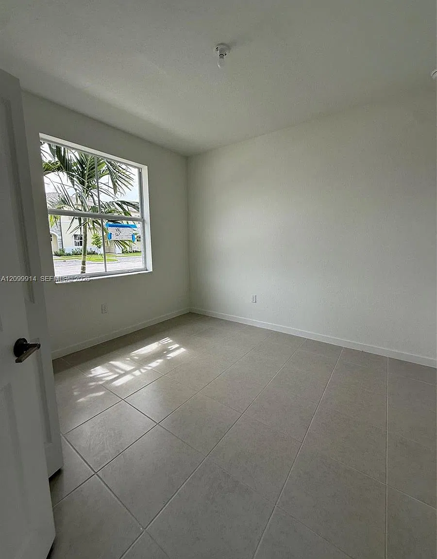 3 bed, 3.0 bath, $2,600 — Photo 3