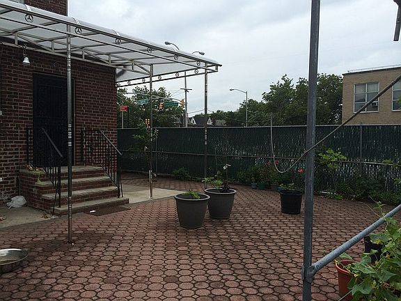 3rd image of 16401 Grand Central Pkwy