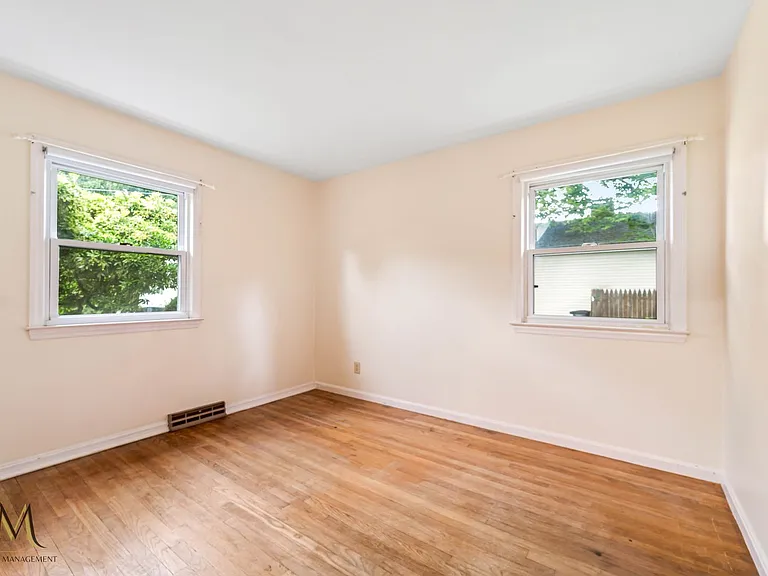 38 Anne St — Photo 18