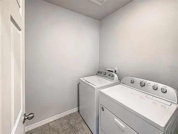 4th image of 860 Teton St