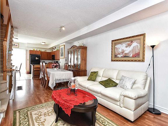 2nd image of 15 Florist Ln