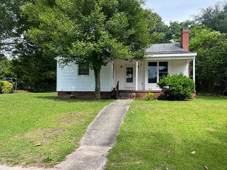 328 Williamsburg St NE — Photo 1