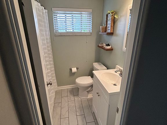 4th image of 110 N Spruce Dr