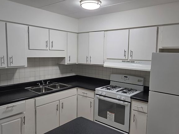 3rd image of 2345 185th Ct APT 19