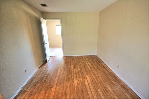 4th image of 5623 Woodrow Ave APT 1