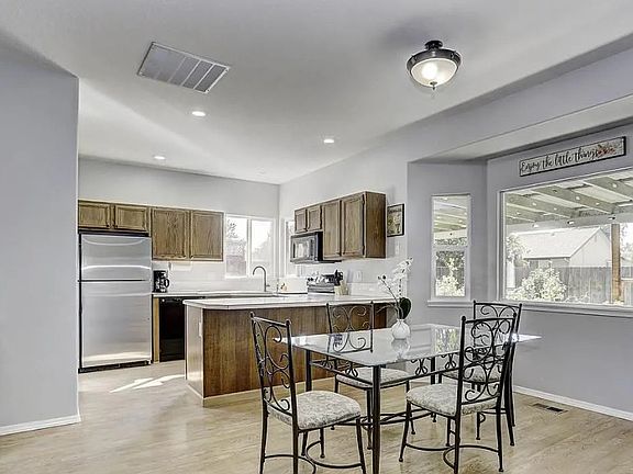 4th image of 2497 W Willard St