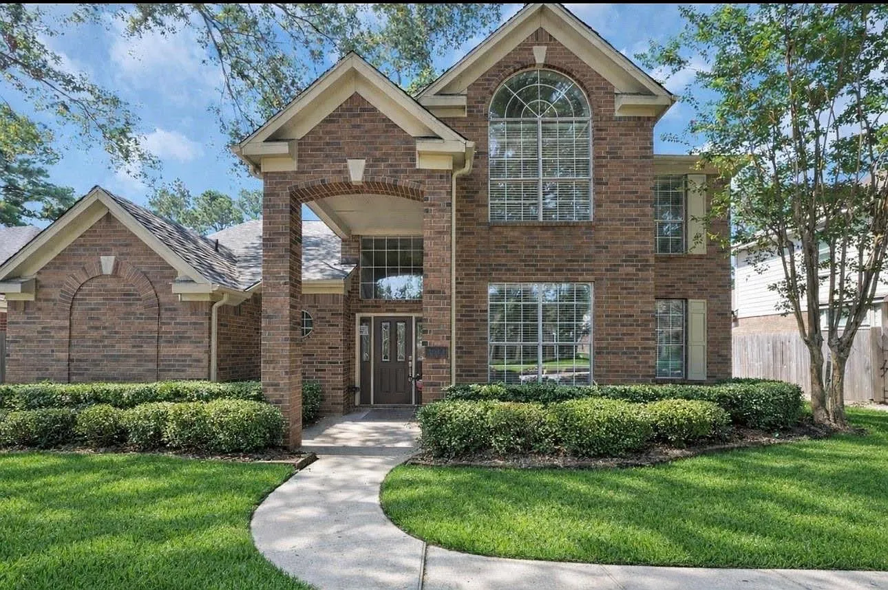4 bed, 2.5 bath, 2604 sqft, $2,400 — Photo 1