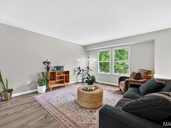 4th image of 6 Oak Forest Dr