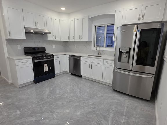 3rd image of 142 Fremont Ave Floor 2