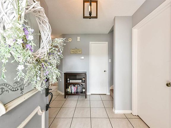 2nd image of 2909 Tower Bridge Ct