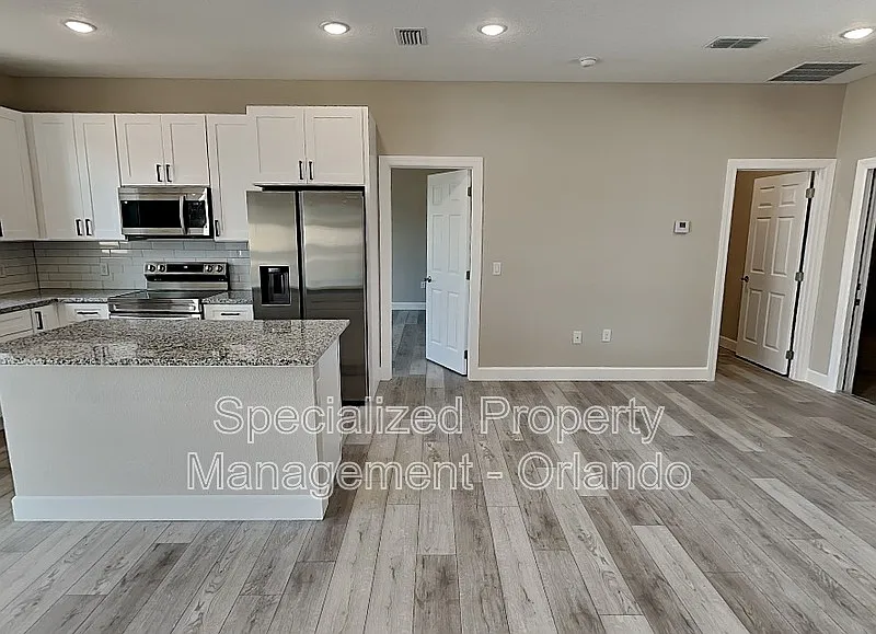3 bed, 2.0 bath, 1251 sqft, $1,650 — Photo 4