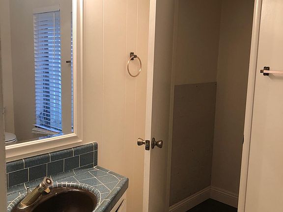 4th image of 213 Sharon Way APT B
