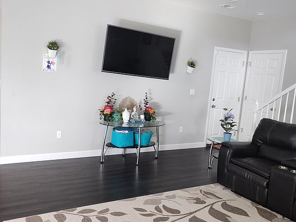 Walmount Available to hand TV