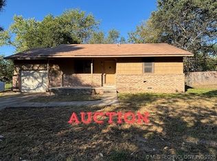 1406 Skipper Dr, Tahlequah, OK 74464