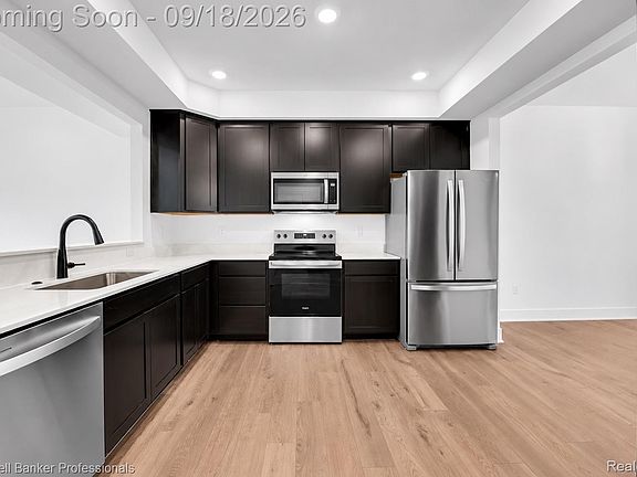 3rd image of 512 Village Ln