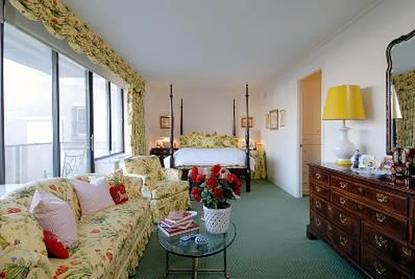 Sold by Corcoran | media 22