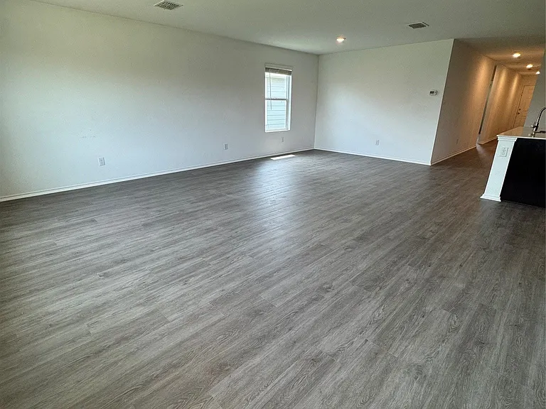 518 Olmstead Dr — Photo 5