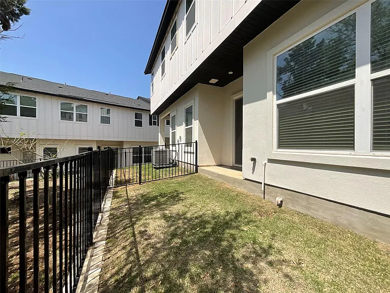 12001 Vista Parke Dr #203 — Photo 9