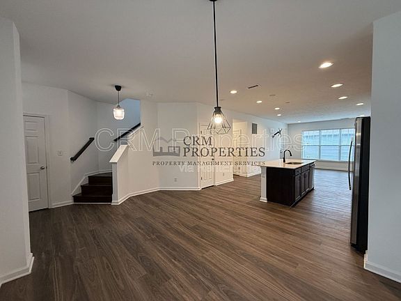 4th image of 326 N Warman Ave