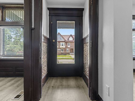 4th image of 89 Hague St