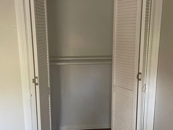 3rd image of 417 Palm Valley Cir