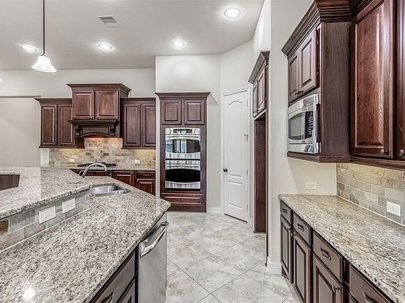4th image of 5526 Cedar Elm Ln