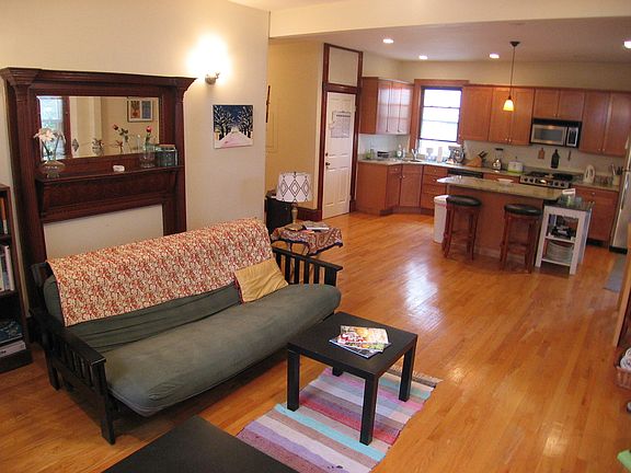 3rd image of 118 Chestnut Ave APT 2