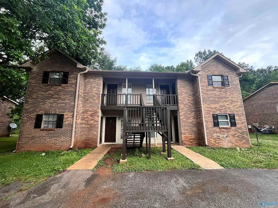 144 Angela Dr #C