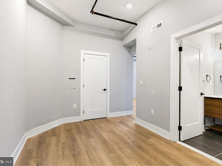 3965 Lancaster Ave #102 — Photo 9