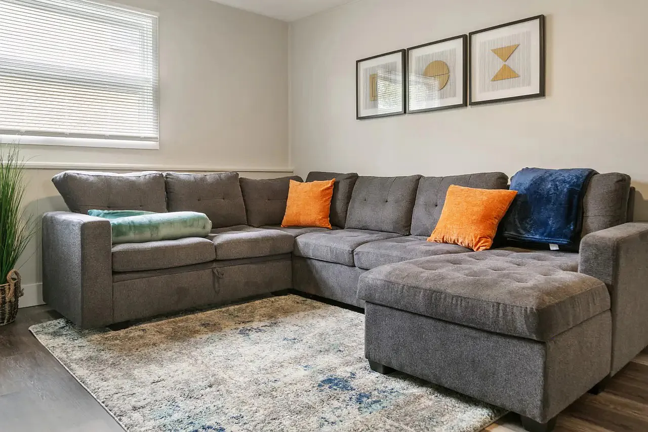 4 bed, 1600 sqft, $7,000 — Photo 2