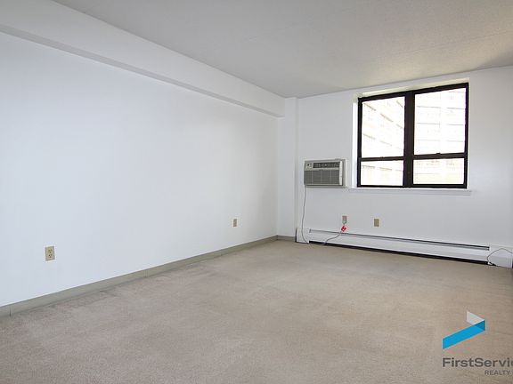 5th image of 220 Manhattan Ave APT 4B