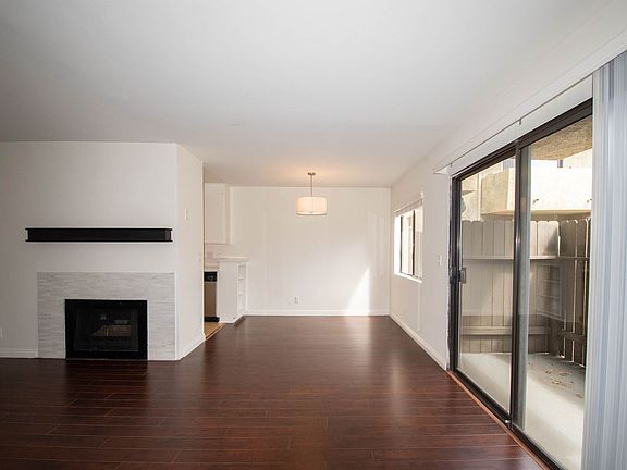 3rd image of 15128-44 Burbank Blvd #44-112