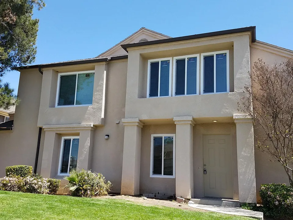 22452 Chaparral Ln
