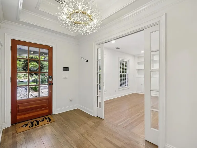 1905 Gainsborough Dr — Photo 15