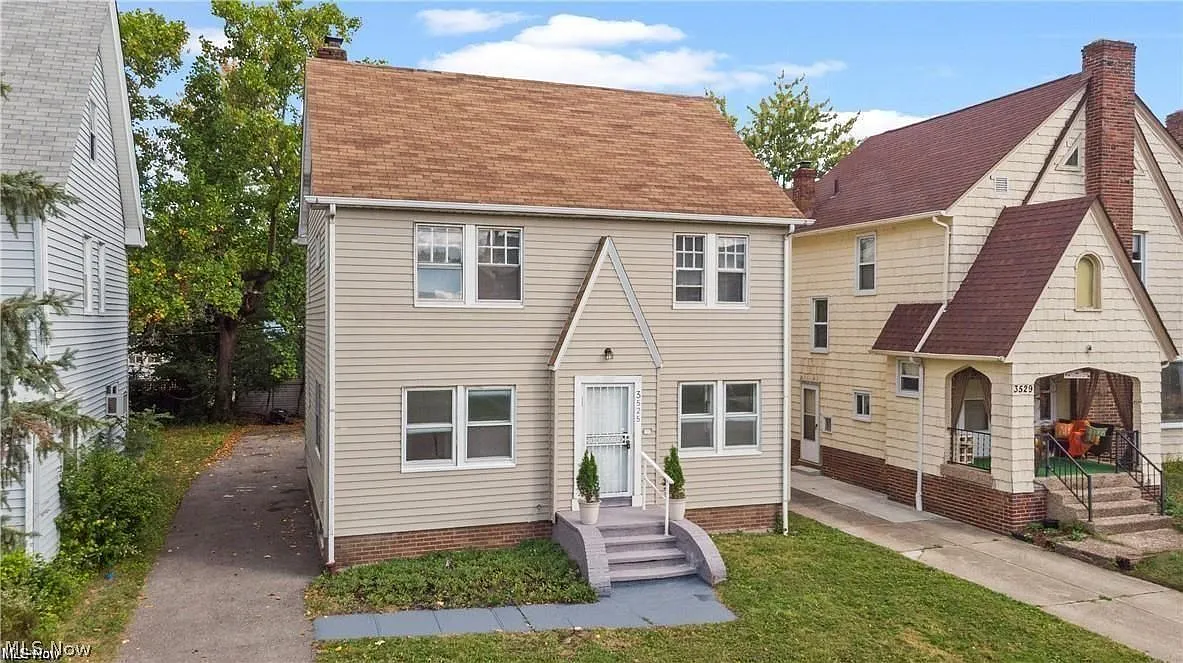 4 bed, 2.5 bath, 2127 sqft, $2,000 — Photo 1